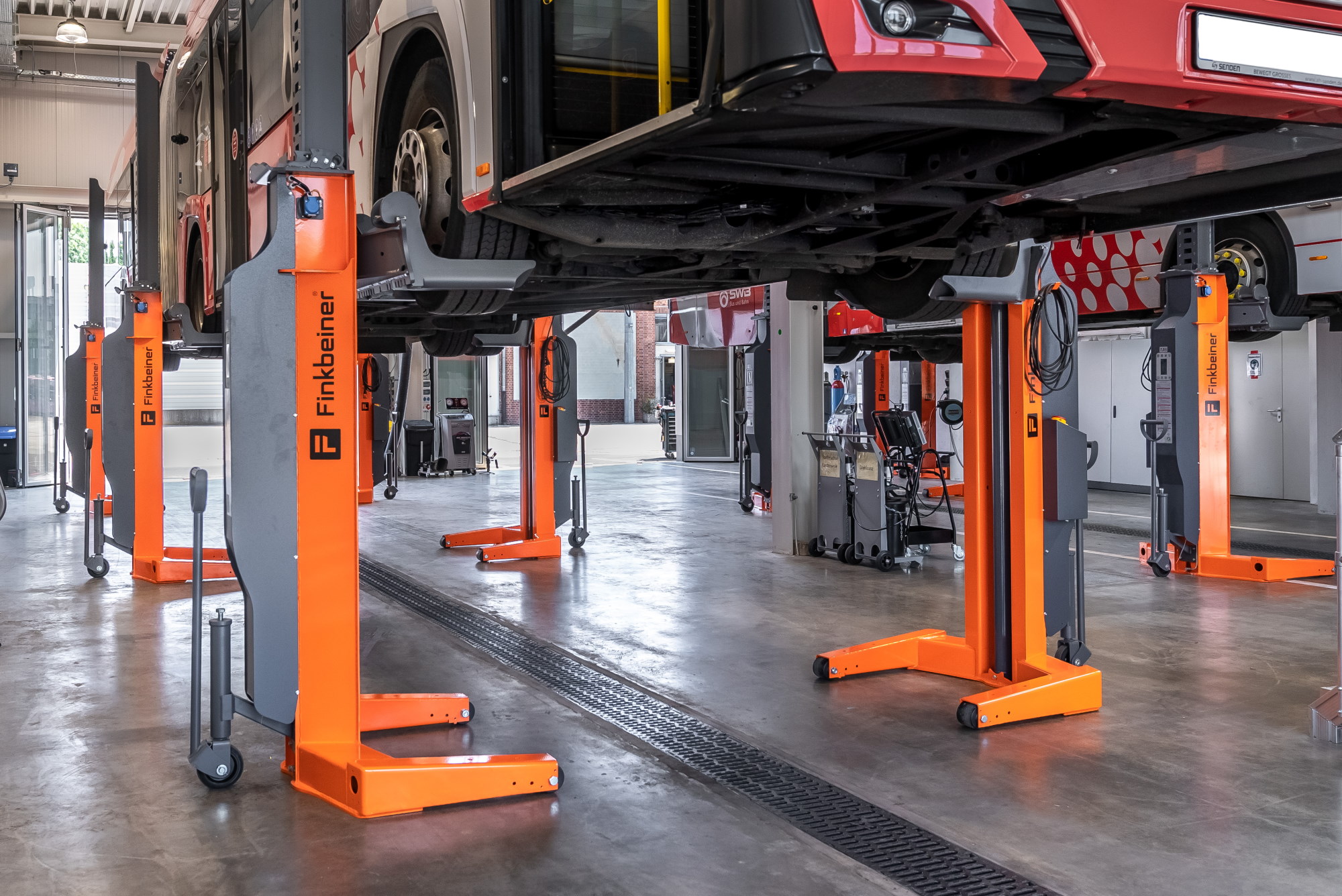 The workshop of a transportation company where a lot of mobile columns are in use.