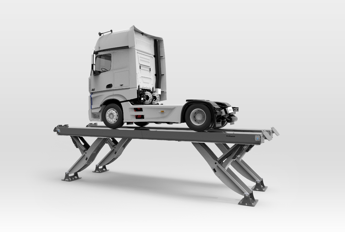 Platform lift in upper position with a semitrailer tractor